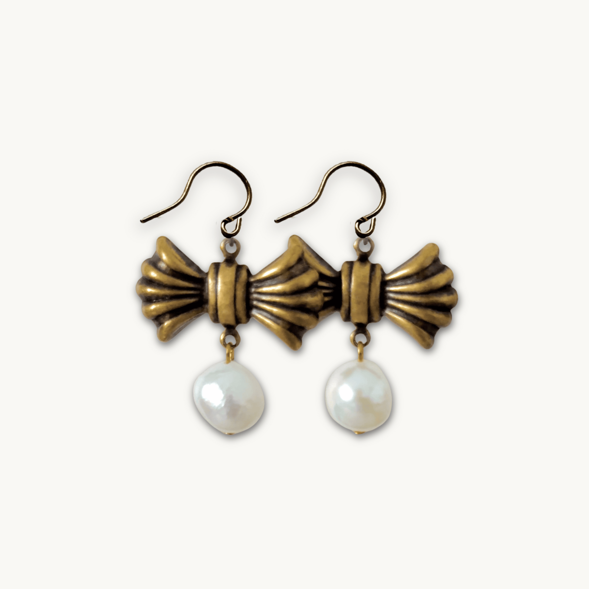Vintage antiqued brass earrings with 10mm freshwater pearls - Eleonore Earrings