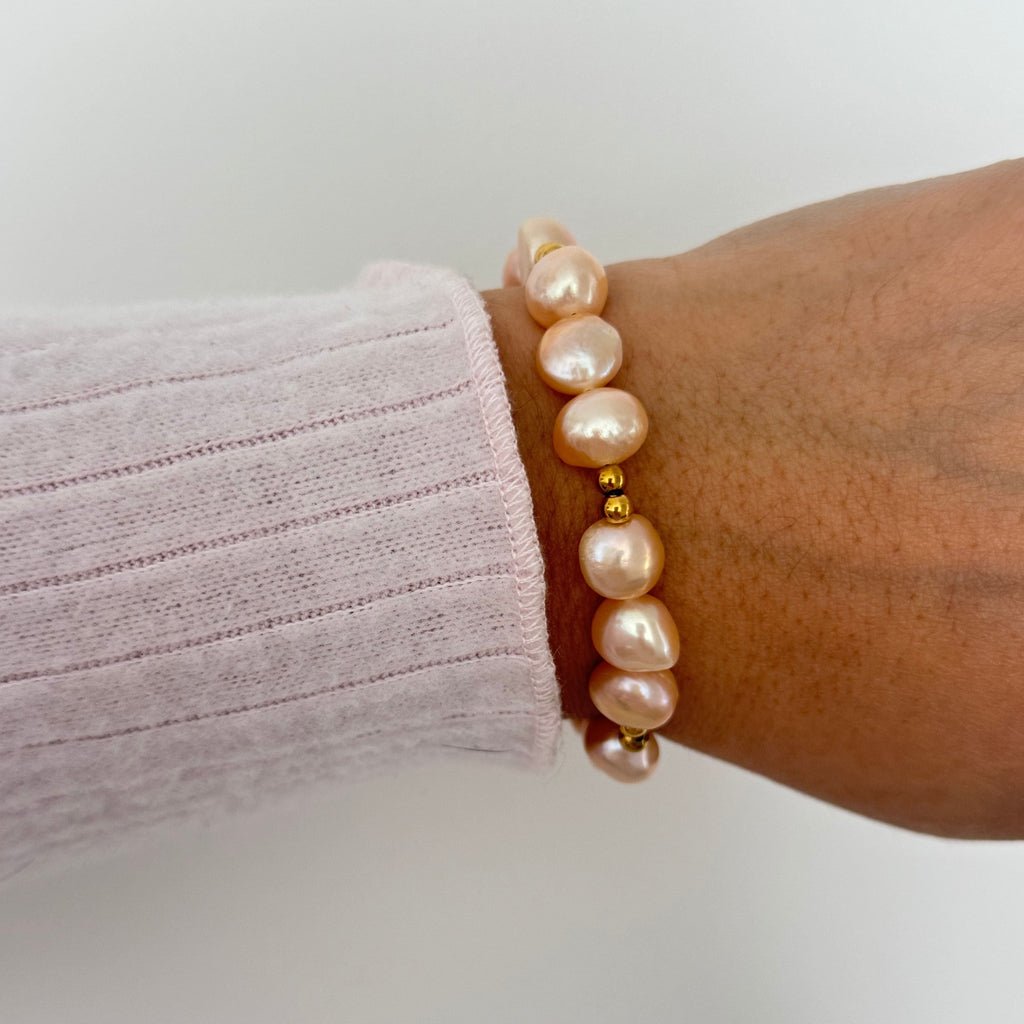 Elegant 7.5-inch freshwater pearl bracelet featuring unique baroque pearls