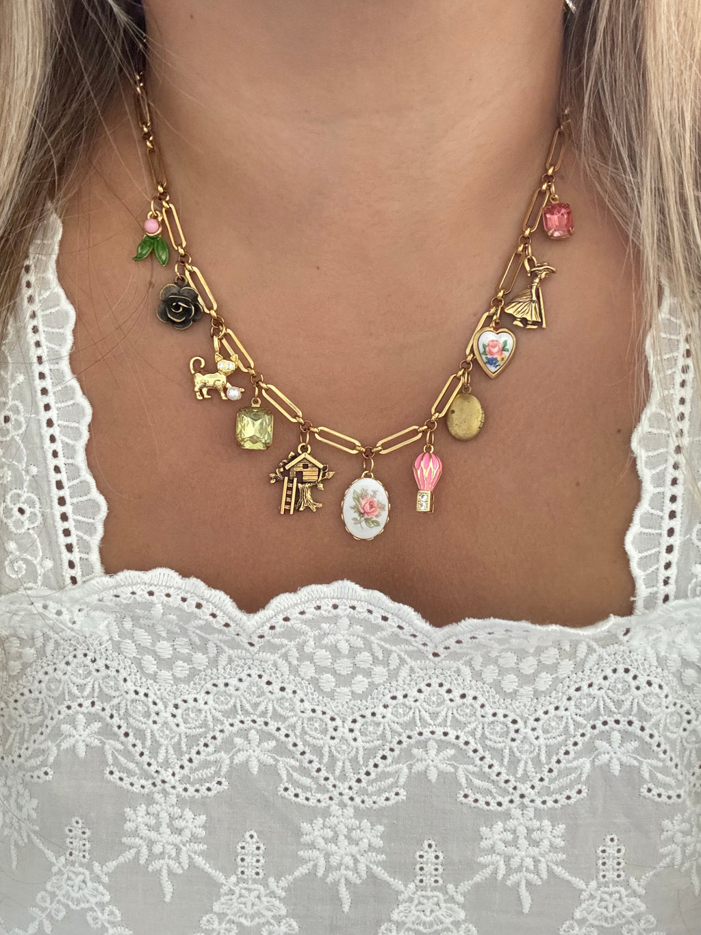 Château Jardin Charm Necklace
