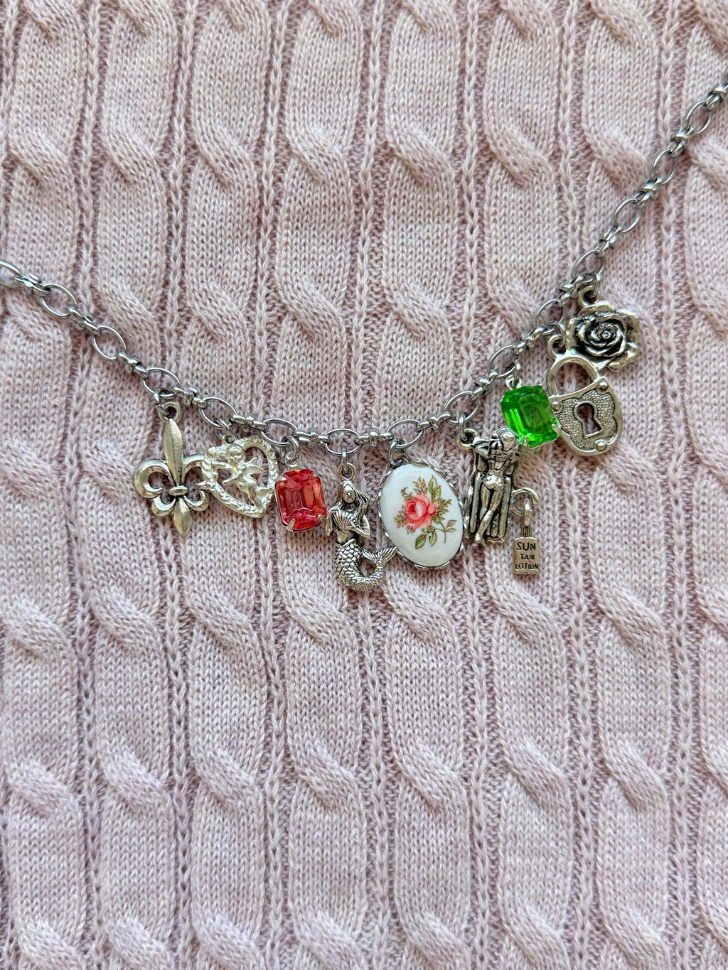 Romantic vintage necklace with detailed hand-painted accents
