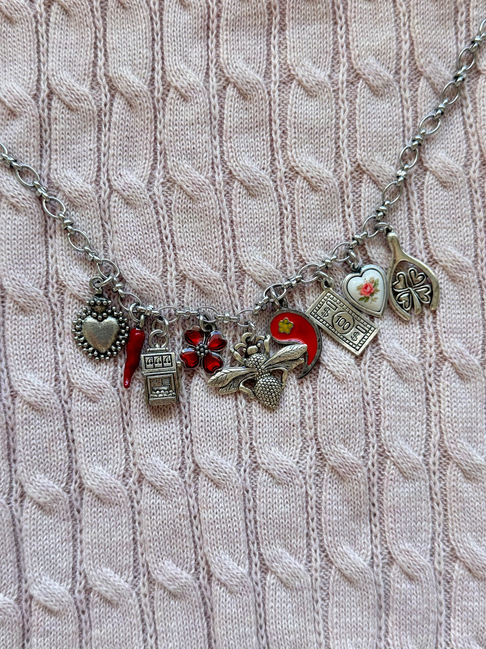 Romantic white gold vintage necklace with handcrafted details
