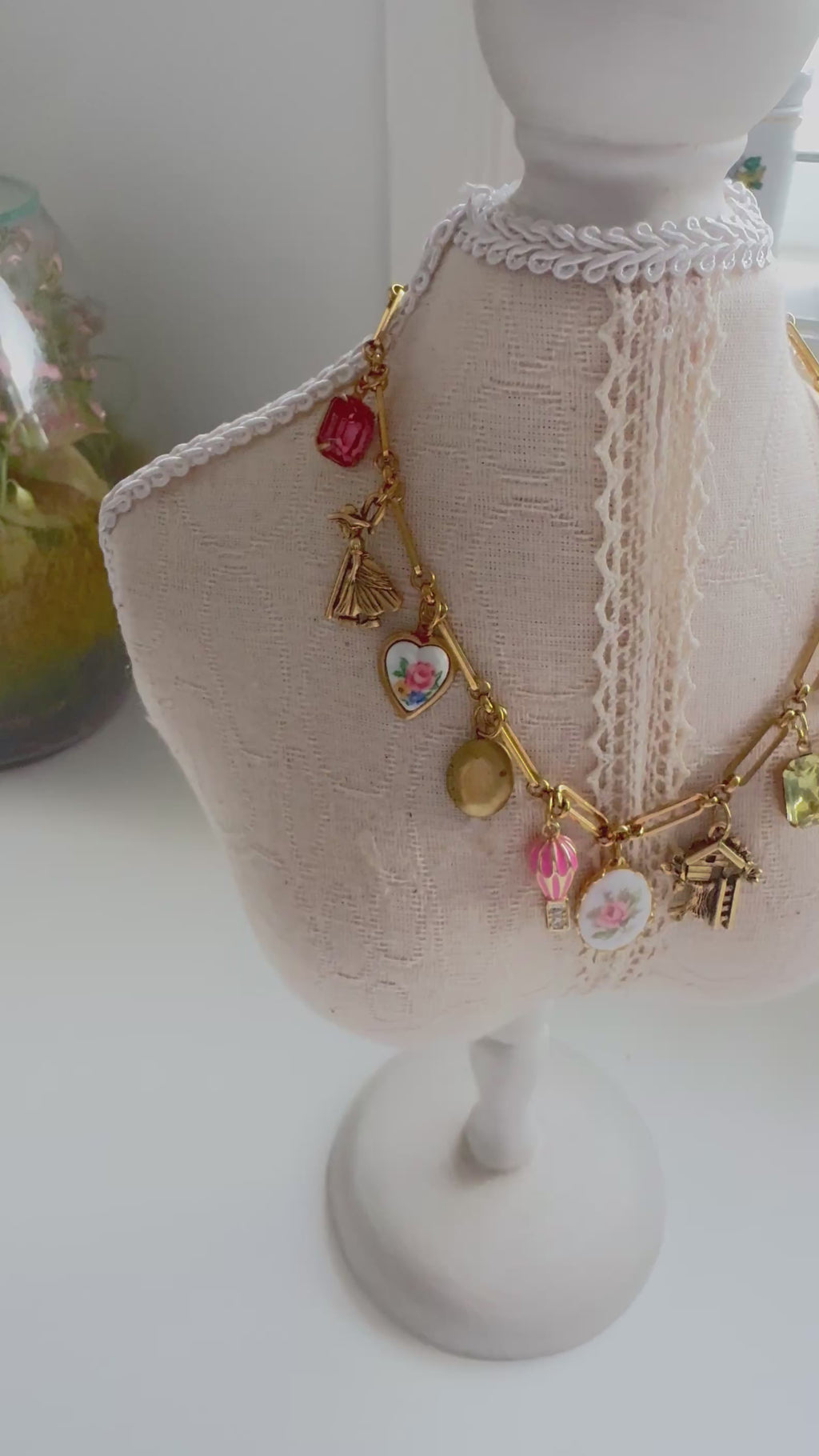 Château Jardin Charm Necklace