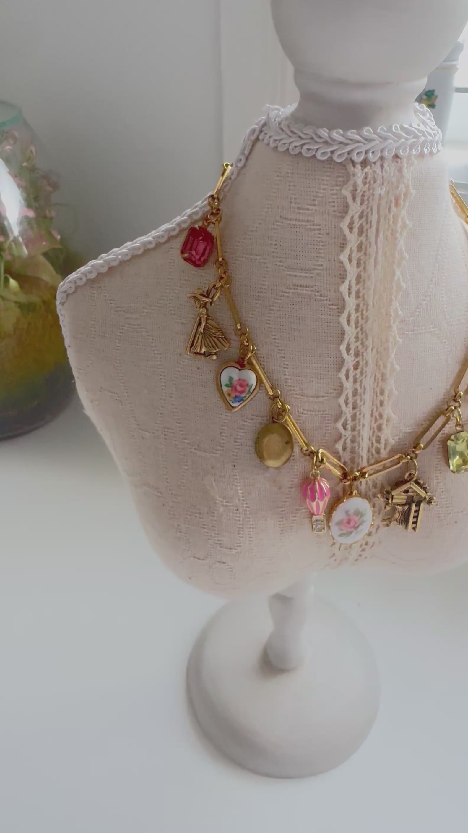 Château Jardin Charm Necklace