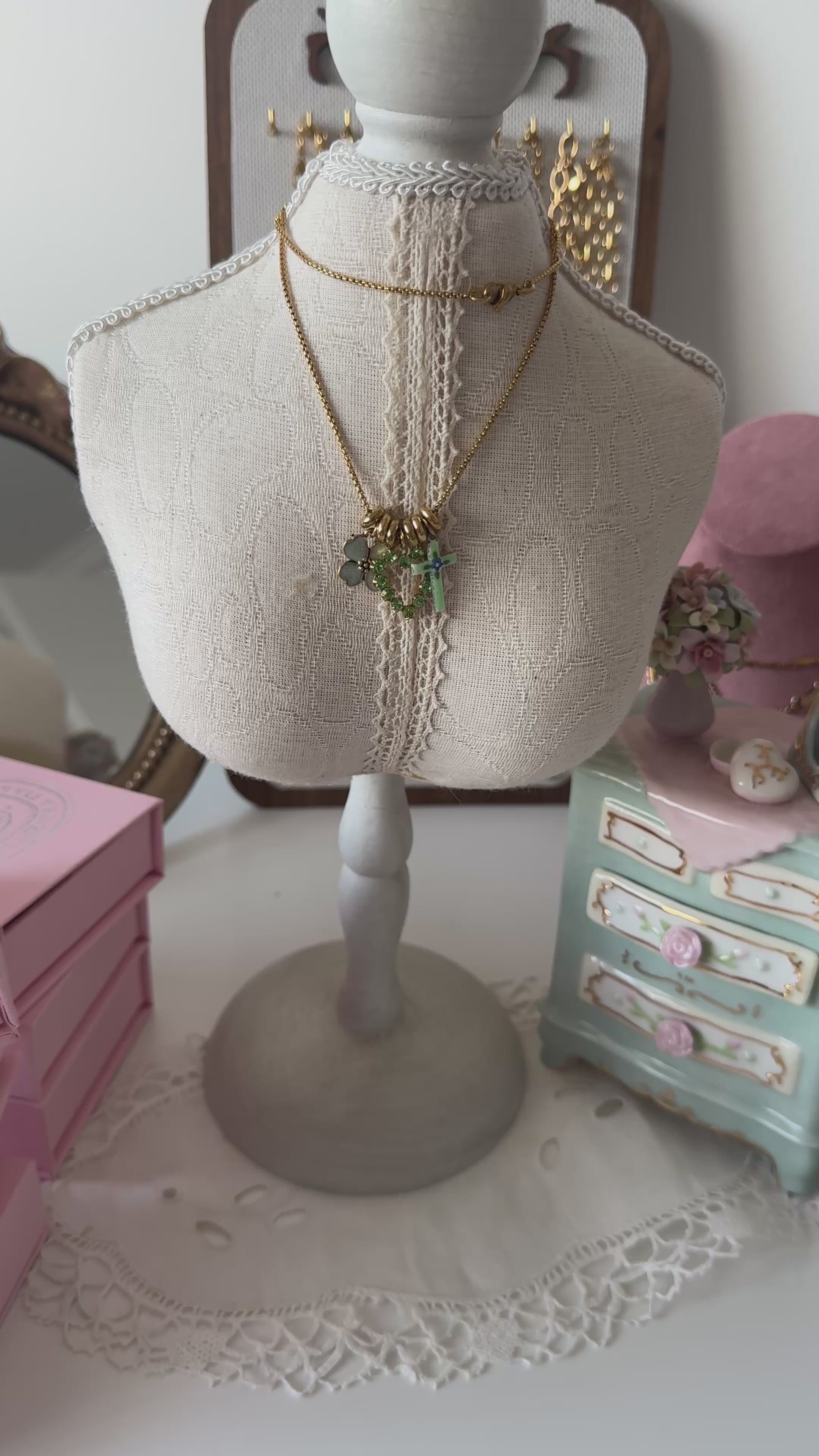 Verdant Charm Heart Necklace