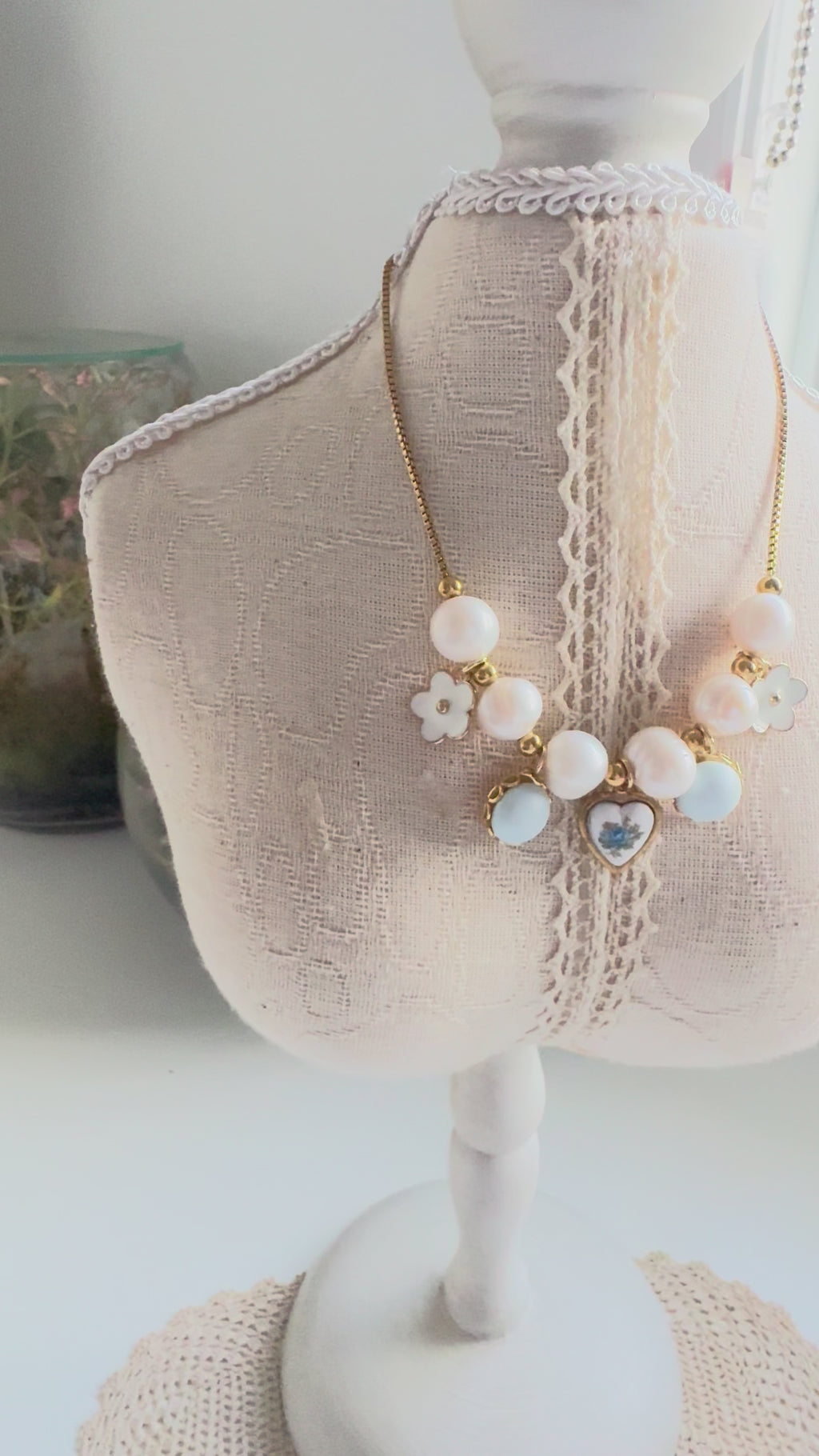 Fleur de Lait Heart Necklace
